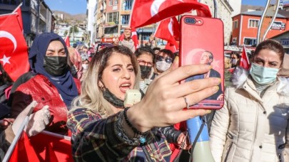 Hakkarili kadınlardan Diyarbakır annelerine destek,  terör örgütü PKK'ya tepki yürüyüşü