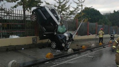 İnanılmaz kaza,  otomobili asılı kaldı: Murat Türerdem yaralandı