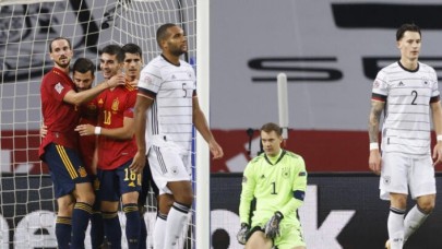 İspanya,  Almanya'ya yarım düzine gol attı