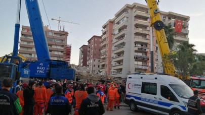 İzmir'de ölü sayısı artıyor: Bir binada daha çökme tehlikesi,  çalışmalara ara verildi