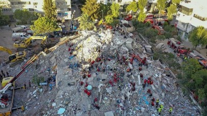 İzmir depreminde yıkılan binalarla ilgili flaş gelişme: 9 kişi gözaltına alındı