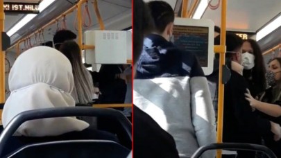 Metroda sarılan sevgililer,  bir yolcu tarafından uyarılınca ortalık karışt!