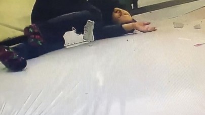 Pencere silerken aşağı düşen Burcu Aydoğan'ı yerdeki süngerler kurtardı