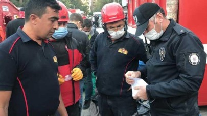 Sahibi enkaz altında: İzmir'de Emrah Sitesi'nin enkazında altın dolu çanta bulundu