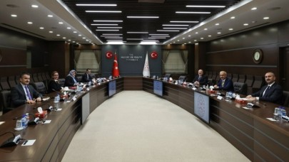 6 bakandan kritik toplantı: Lütfi Elvan'dan açıklama