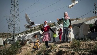 AB'nin Türkiye'deki sığınmacılar için ödemesi öngörülen 780 milyon euro sözleşmeye bağlandı