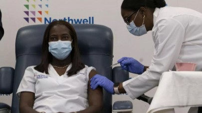 ABD'de ilk Kovid-19 aşısı yapıldı