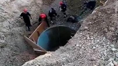 Adana'da kuyu çöktü: 2 kişi toprak altında kaldı