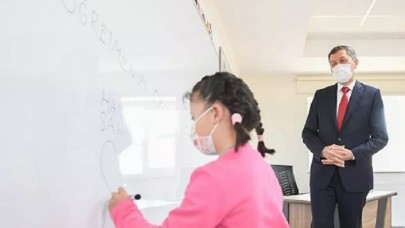 Bakan Selçuk müjdeyi verdi: 50 bin tablet dağıtılacak