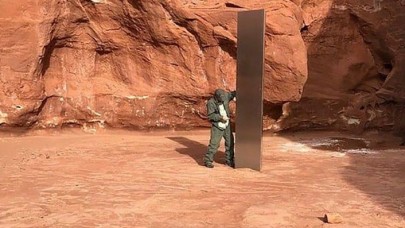 Birçok ülkede ortaya çıkan metal sütunun gizemi çözüldü