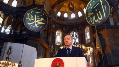 Cumhurbaşkanı Erdoğan'dan Ayasofya'ya hat tablosu bağışı