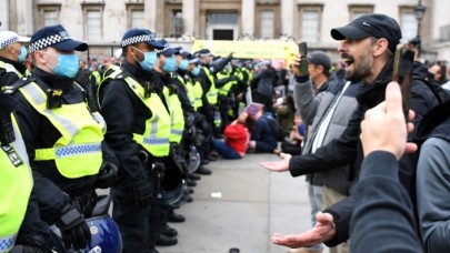 Dünya diken üstünde: Ölenlerin sayısı 2 milyona dayandı,  yasaklar artıyor,  protestolar büyüyor!