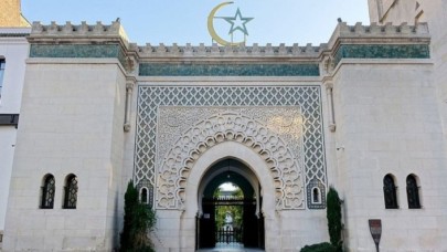 Fransa camileri kapatmaya hazırlanıyor