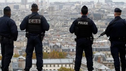 Fransa'da yüzlerce sığınmacı sokağa indi