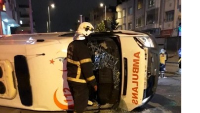 Gaziantep'te ambulans kaza yaptı: 4 yaralı 
