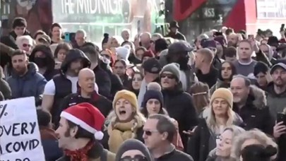 İngiltere'de isyan çıktı: 27 gözaltı