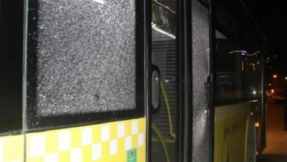 İstanbul Havalimanı-Mecidiyeköy seferini yapan İETT otobüslerine taşlı saldırı
