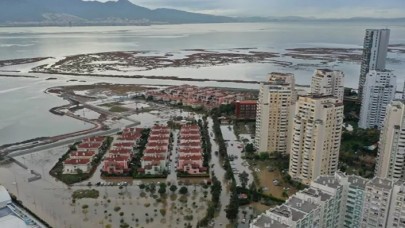 İzmir'de sel: 1 kişinin cesedi bulundu