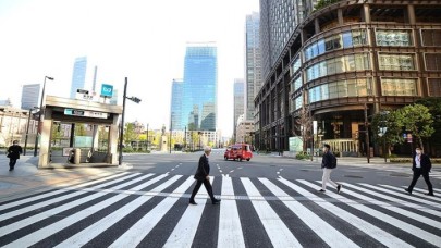 Japonya'da eski Ulaştırma Bakanı Yuiçiro,  Kovid-19'dan hayatını kaybetti