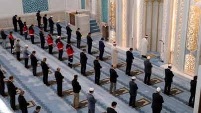 Kısıtlamanın olacağı 1 Ocak günü Cuma Namazı kılınacak mı? Merak edilen soru yanıt buldu