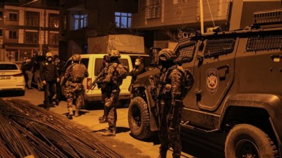 Koçbaşı ile kapılar kırıldı,  kaçmak isteyenler kıskıvrak yakalandı: İstanbul'da büyük operasyon