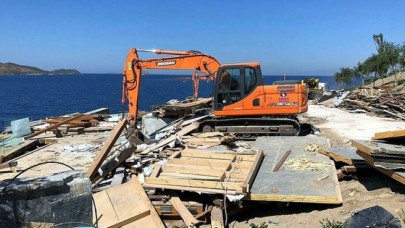 Marmaris'in köylerinde imara aykırı binaların yıkımı sürüyor