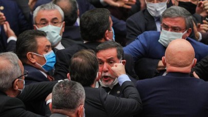 Meclis'te yumruk yumruğa kavga: Böylesi görülmedi!