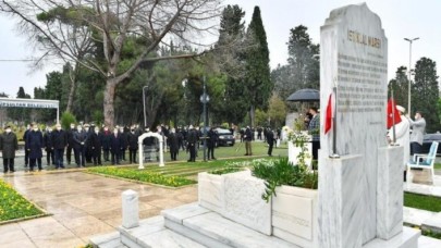 Mehmet Akif Ersoy,  kabri başında anıldı