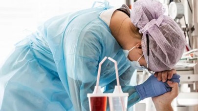 Mutasyona uğrayan koronavirüs yayılıyor: İsveç,  Danimarka ile sınırını kapattı