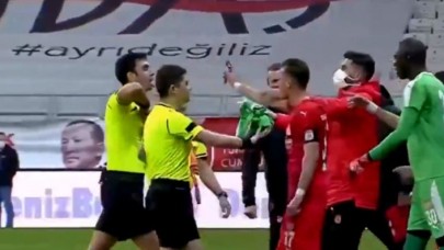 Olay hakem Arda Kardeşler,  bakın hangi futbolcunun kardeşi çıktı?