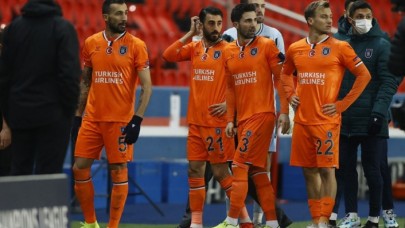 Paris'te Paris Saint Germain - Başakşehir maçında çirkin olay: Irkçılık söylemi nedeniyle Başakşehir sahadan çekildi