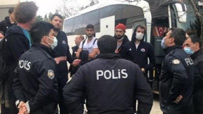 Seyircisiz maçta olay çıktı: Polis biber gazıyla müdahale etti