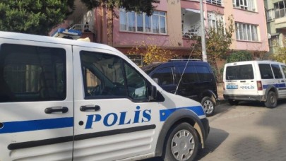 Silahını temizleyen genç komiser yardımcısı,  kendini başından vurdu