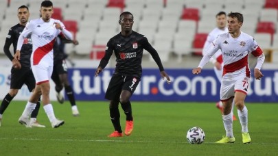 Sivasspor - Antalyaspor: Penaltı VAR'dan döndü