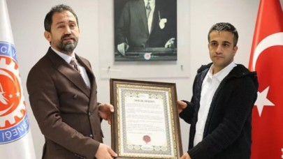 Taksisinde unutulan 300 bin avroyu sahibine teslim eden Engin Olgaç'a ahilik beratı