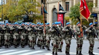 Türk ordusunun adımları Bakü sokaklarını inletti: Görüntüler tüyleri diken diken ediyor