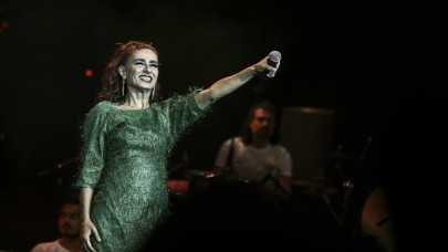 Yıldız Tilbe,  aşı ve HES kodu başta olmak üzere her şeye karşı çıktı: Devlet dahi yaptıramaz