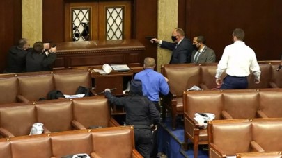 ABD'de silahlar çekildi: Kongre binasından ilk fotoğraflar geldi! 