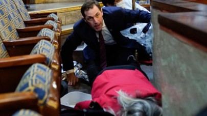 ABD'de ölü sayısı arttı,  onlarca kişi gözaltında