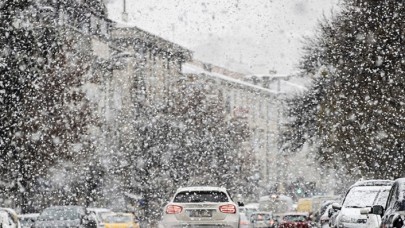 Ankara'da yağmur ve kar hayatı olumsuz etkiliyor