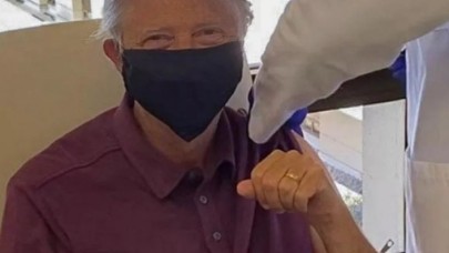 'Çip' tartışmalarının odağındaki Bill Gates aşı yaptırdı