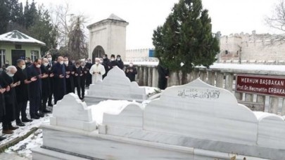 Cumhurbaşkanı Erdoğan,  Erbakan'ın mezarını ziyaret etti