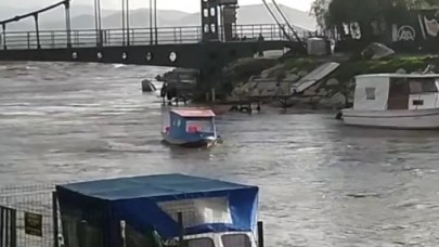 Dalgalar metreleri aştı! Balıkçı tekneleri battı