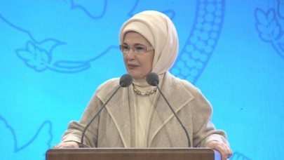 Emine Erdoğan kitabının ilk cildini tanıttı!