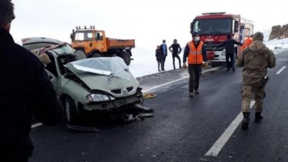 Erzurum'da yolcu otobüsü ile otomobil çarpıştı: Asil Koca,  Pakize Koca ve Toprak Ege Koca öldü
