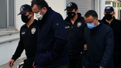 FETÖ şüphelisinin evinde üzerinde dua yazılı dolarlar ele geçirildi