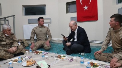 İçişleri Bakanı Soylu,  yeni yıla Belbuka kalekol üs bölgesindeki askerlerle girdi