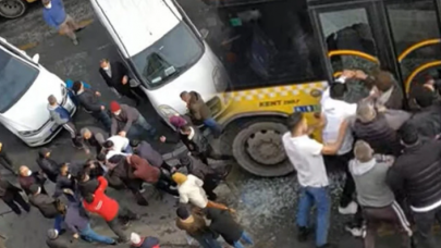 İstanbul'un göbeğinde dehşet: Önünü kestikleri otobüsün camını kırıp şoförü ve oğlunu darp ettiler