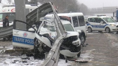 İstanbul'da sivil polis aracı resmi polis aracına çarptı: 3 polis hastaneye kaldırıldı