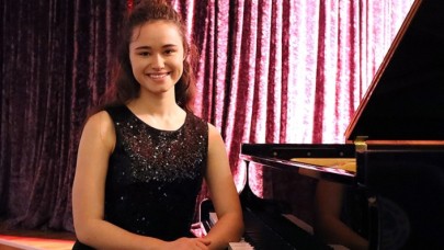 İzmirli Nehir Özzengin uluslararası yarışmada birinci oldu